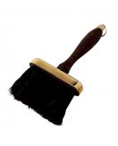 Метелка с деревянной ручкой в блестящей латуни