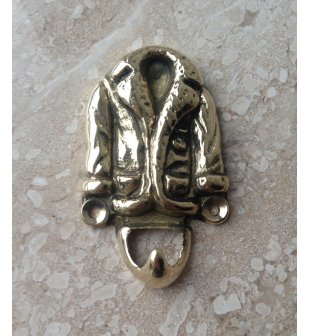 Крючок "Куртка" в блестящей латуни