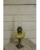 Лампа керосиновая (желтое стекло) в состаренной латуни