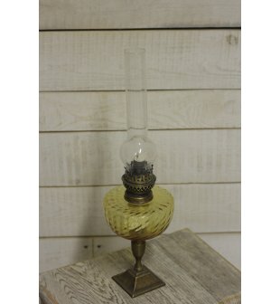 Лампа керосиновая (желтое стекло) в состаренной латуни